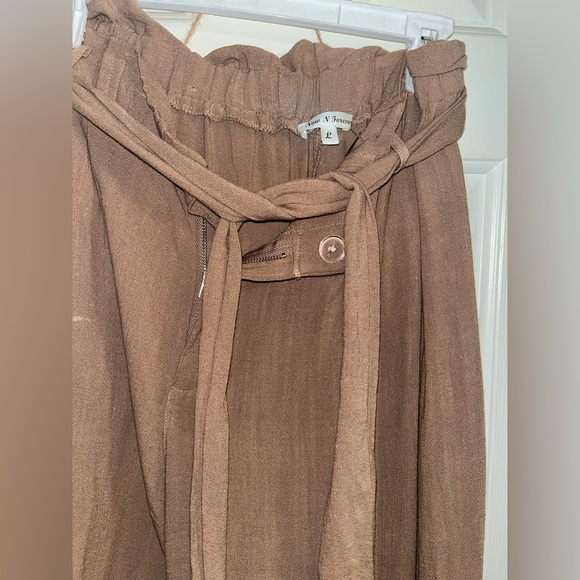 Brand new, never worn size large, loose fitted leg/flare leg Boho style pants - Picture 3 of 9